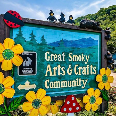 Romantic Mtn Cabin Hot Tub & Jacuzzi Views Sevierville Eksteriør billede