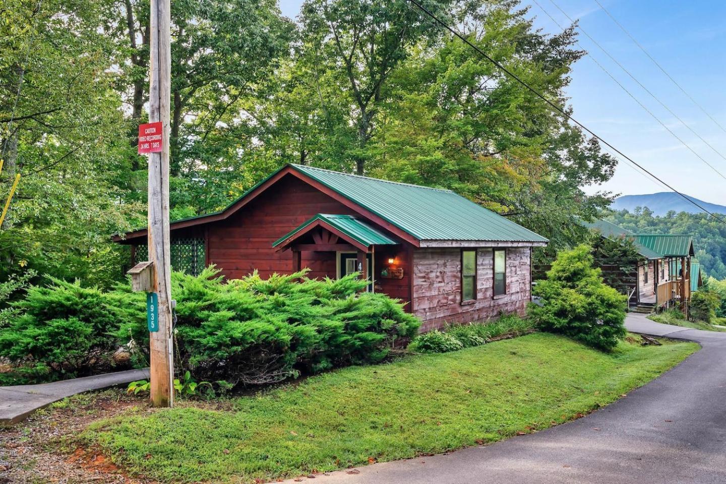 Romantic Mtn Cabin Hot Tub & Jacuzzi Views Villa Sevierville Eksteriør billede