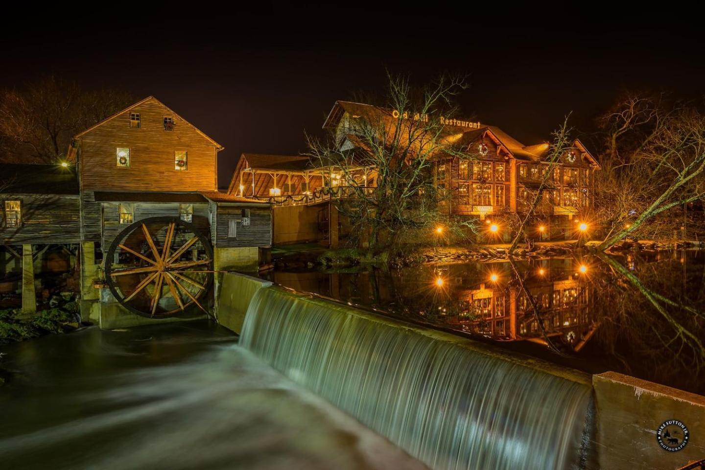 Romantic Mtn Cabin Hot Tub & Jacuzzi Views Villa Sevierville Eksteriør billede