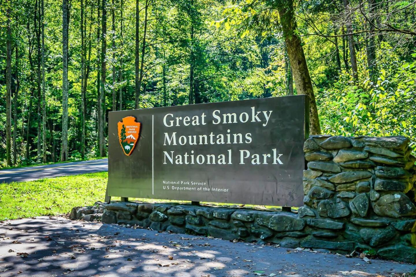 Romantic Mtn Cabin Hot Tub & Jacuzzi Views Sevierville Eksteriør billede